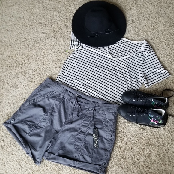 Pants - Nwt cargo shorts